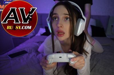 av ฝรั่ง เล่นเกมอยู่ดีพี่ชายก็เข้ามา Gamer’s Stepsister Anny Walker